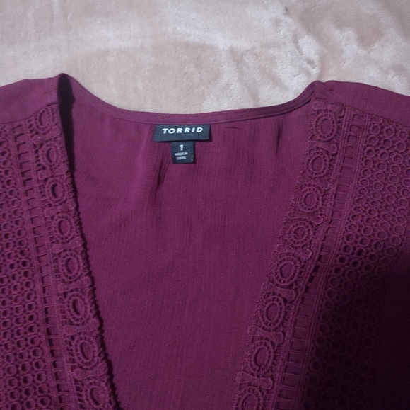 Torrid Babydoll Crinkle Gauze Crochet Inset Lace-Up Top - Size 1 - Picture 3 of 4